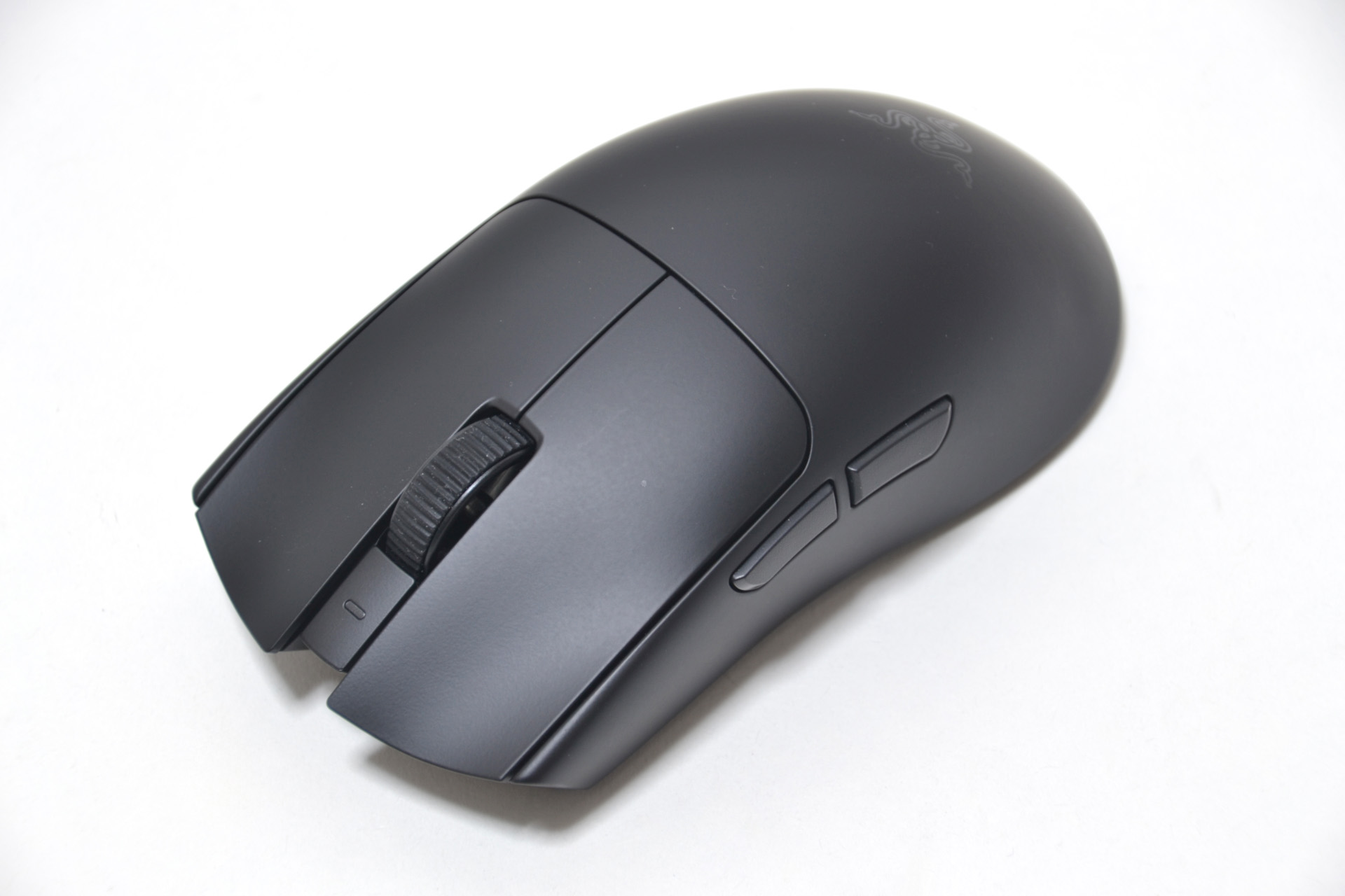 プロ選手の採用も多い「Viper V4 Pro」