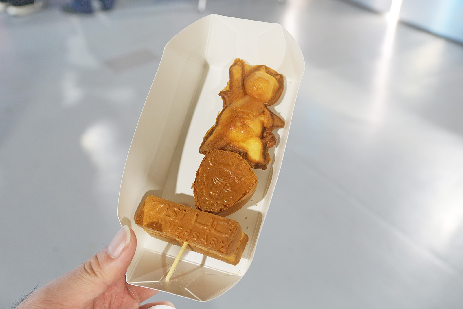 スタンプラリーを完了するとラッキー君をかたどったお菓子をプレゼント