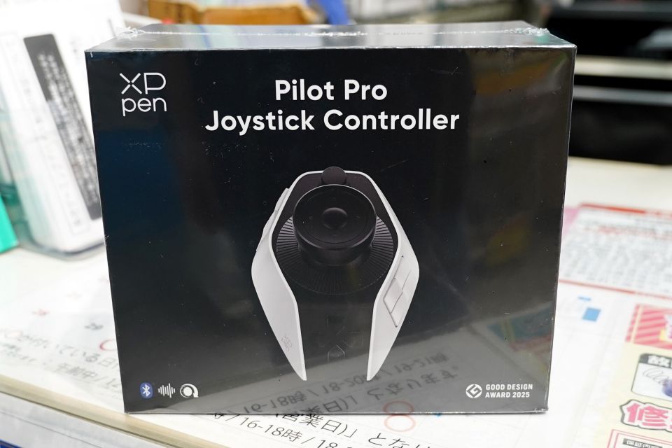 ダイヤル/ジョイスティック/19ボタン搭載の左手デバイス「XPPen Pilot