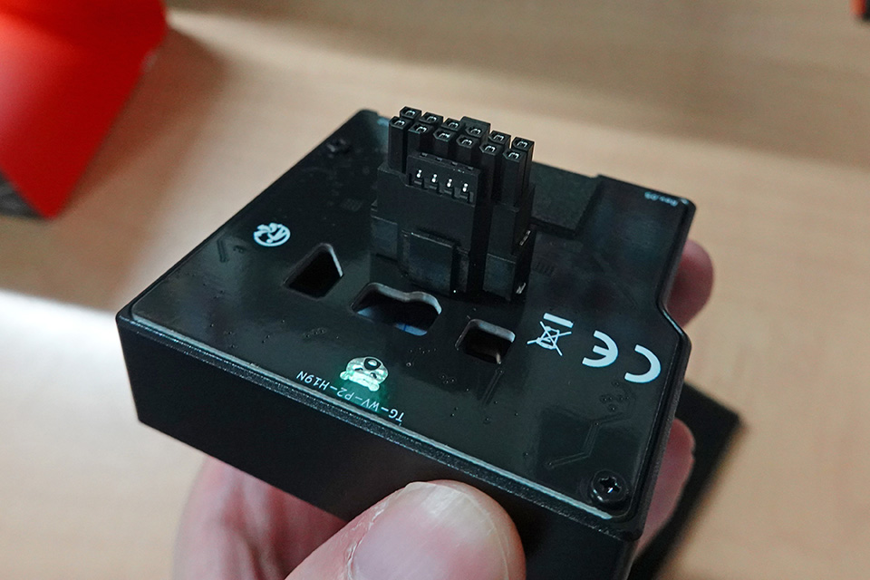 12V-2x6電源コネクタ用モニタリングアダプタ「Thermal Grizzly
