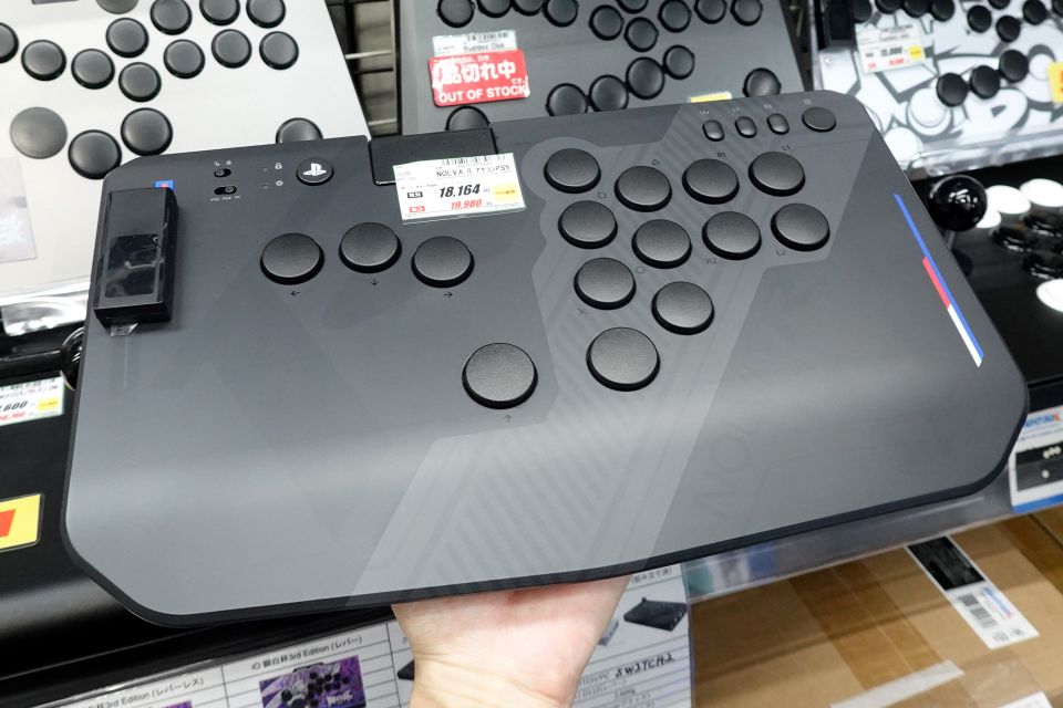 静音ボタンになったホリのレバーレスアケコン「NOLVA Reactor」が発売