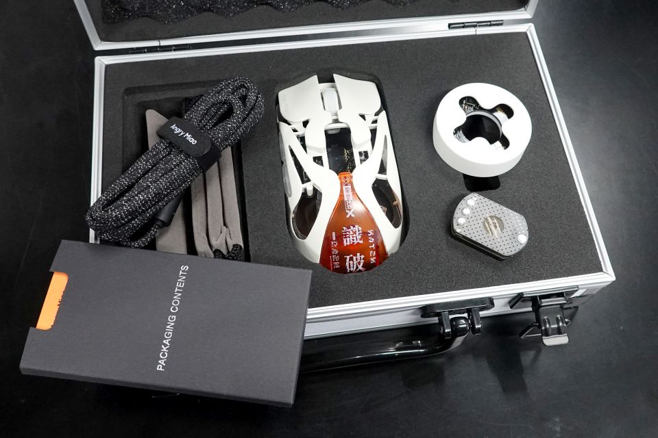 1.2秒でバッテリー交換、Angry Miaoの軽量ゲーミングマウス「AM