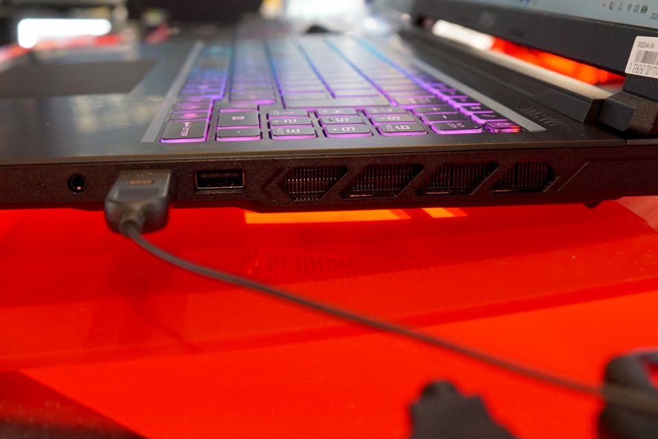 12コアRyzenやGeForce RTX 5060搭載の16型ゲーミングノート「Crosshair 12コアRyzenやGeForce RTX 5060搭載の16型ゲーミングノート「Crosshair