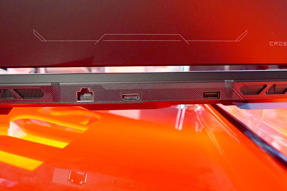 12コアRyzenやGeForce RTX 5060搭載の16型ゲーミングノート「Crosshair