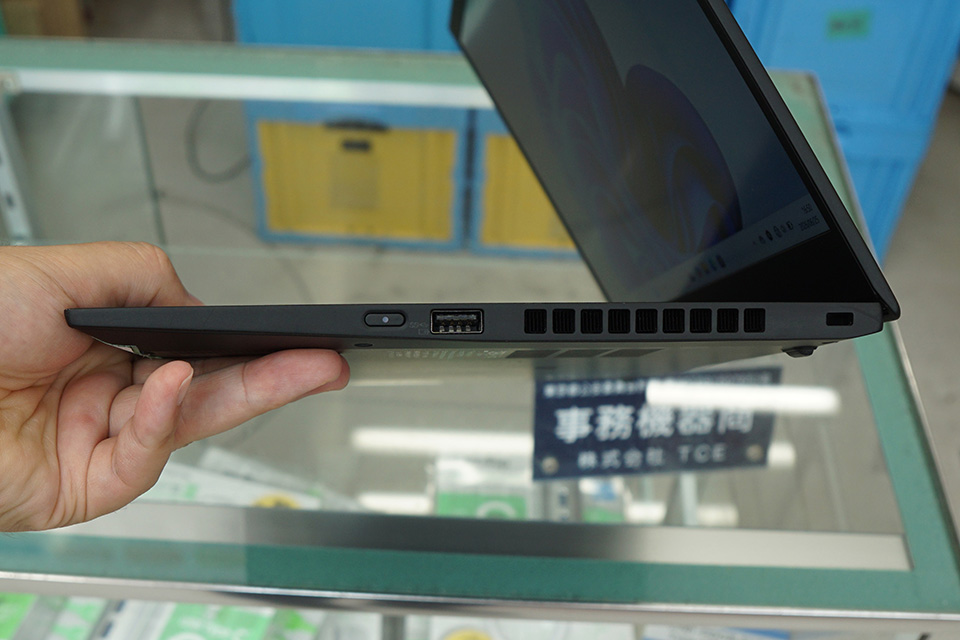 人気の「ThinkPad X1 Carbon 8th Gen」が34,800円、Core i5-10210Uや