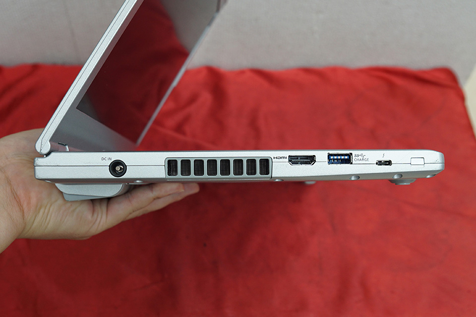 Core i5-1135G7や16GBメモリ搭載の14型「Let's note」が59,800円、中古