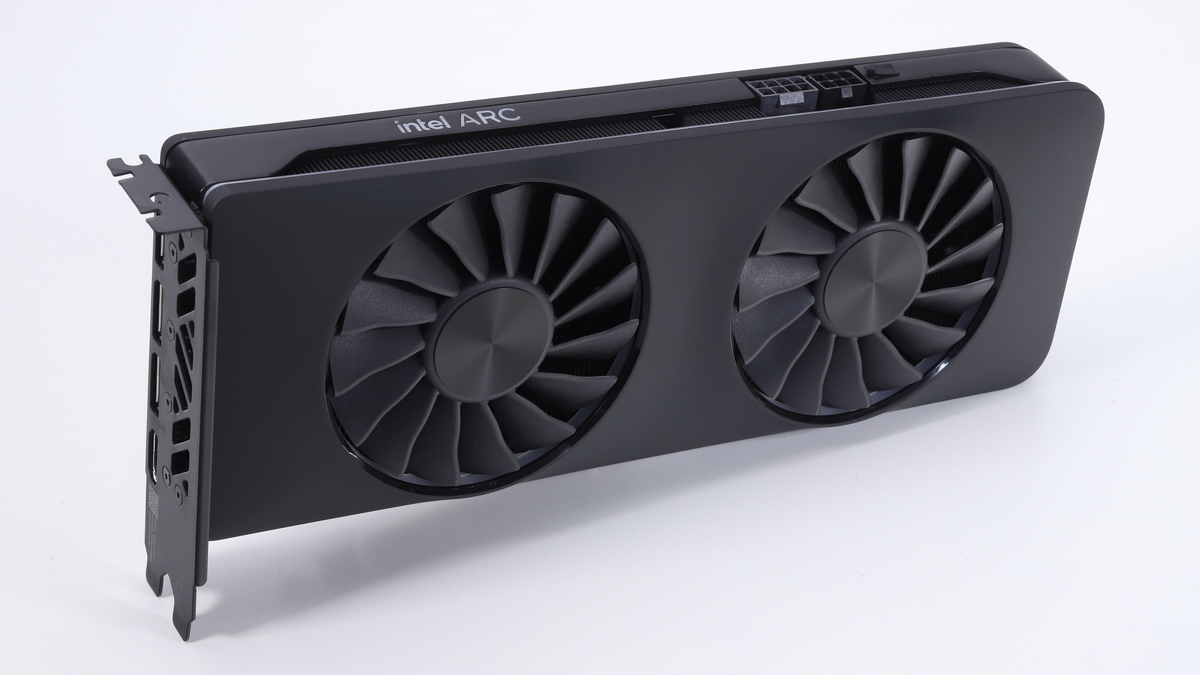 Intel Arc A770 Limited Edition。Intelの第1世代dGPU(Alchemist)の最上位モデルである「Arc A770」を搭載するIntel純正ビデオカード。VRAMには16GBのGDDR6メモリを搭載