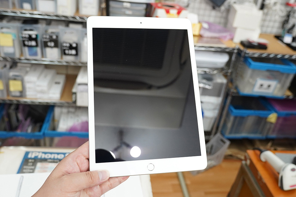 第8世代iPadが28,980円！中古Aランク品セール - AKIBA PC Hotline!
