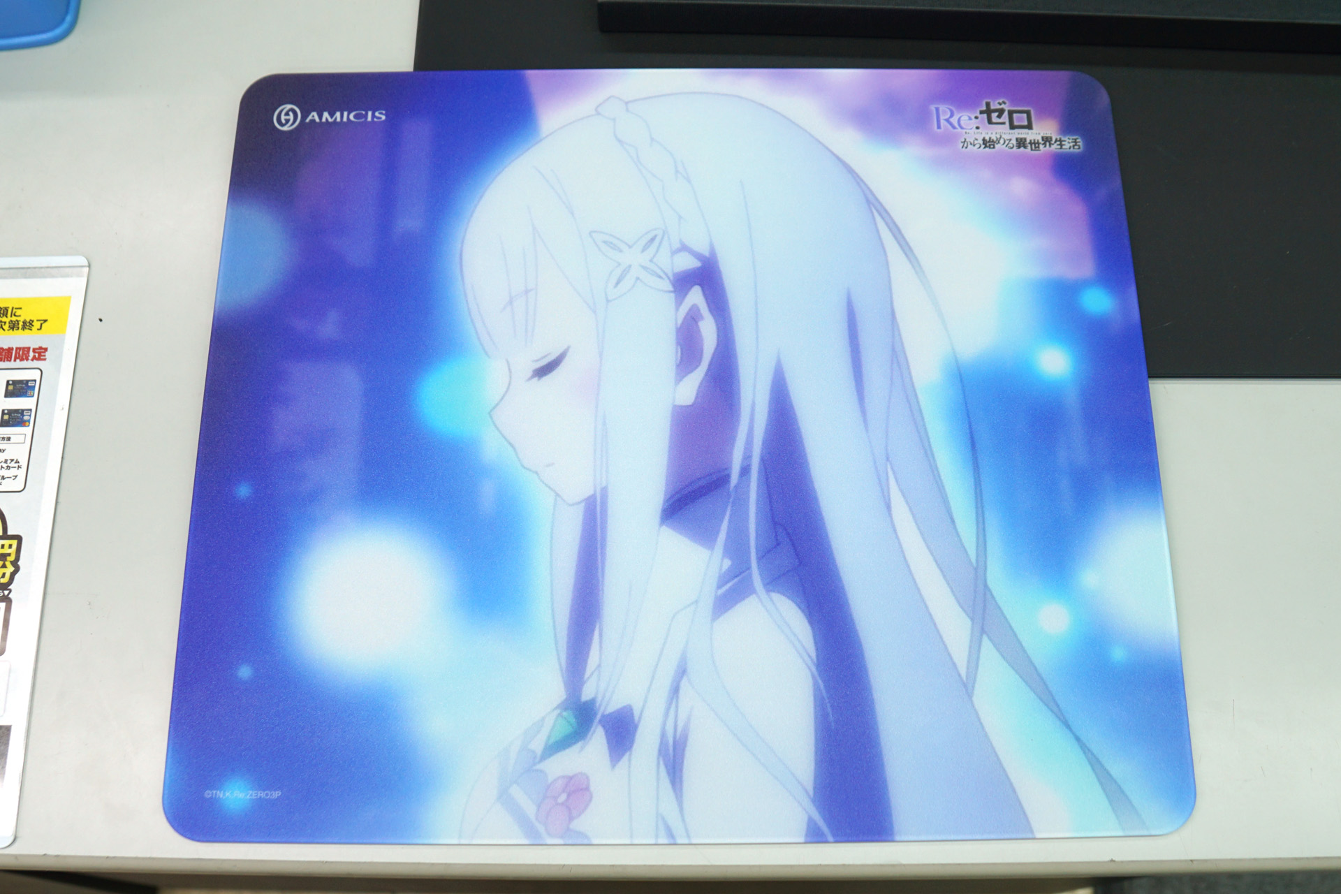 Re:ゼロから始める異世界生活 AMICIS ガラスマウスパッド エミリアEdition