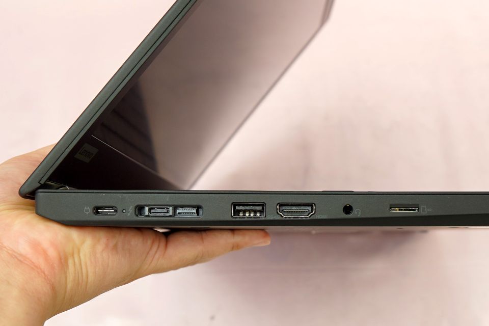 第10世代Core/16GBメモリ/Quadro P520搭載のThinkPad P15s Gen1が