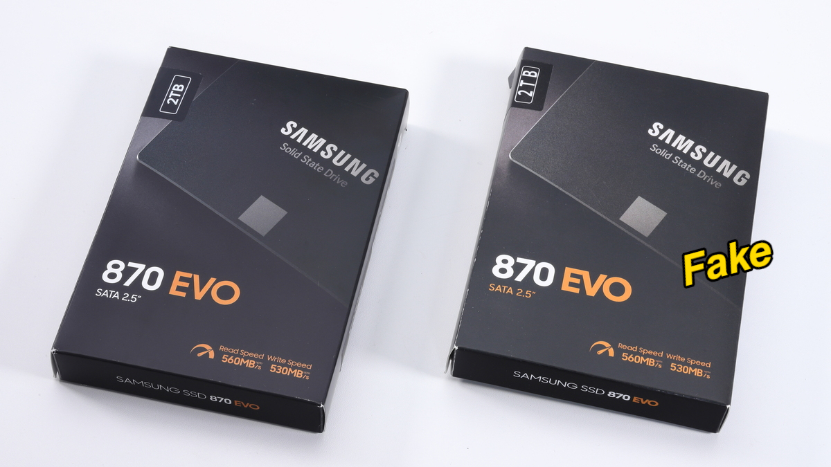 本物の870 EVO(左)と模造品(右)の製品パッケージ(※本物の870 EVOは製造時期などによりデザインや色合いが異なる場合があるとのこと)