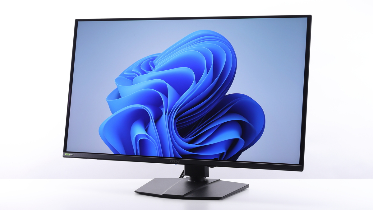 MAG 322UP QD-OLED E16にWindows PCを接続。ゲームや一般的なPC用途での使用感を確かめる