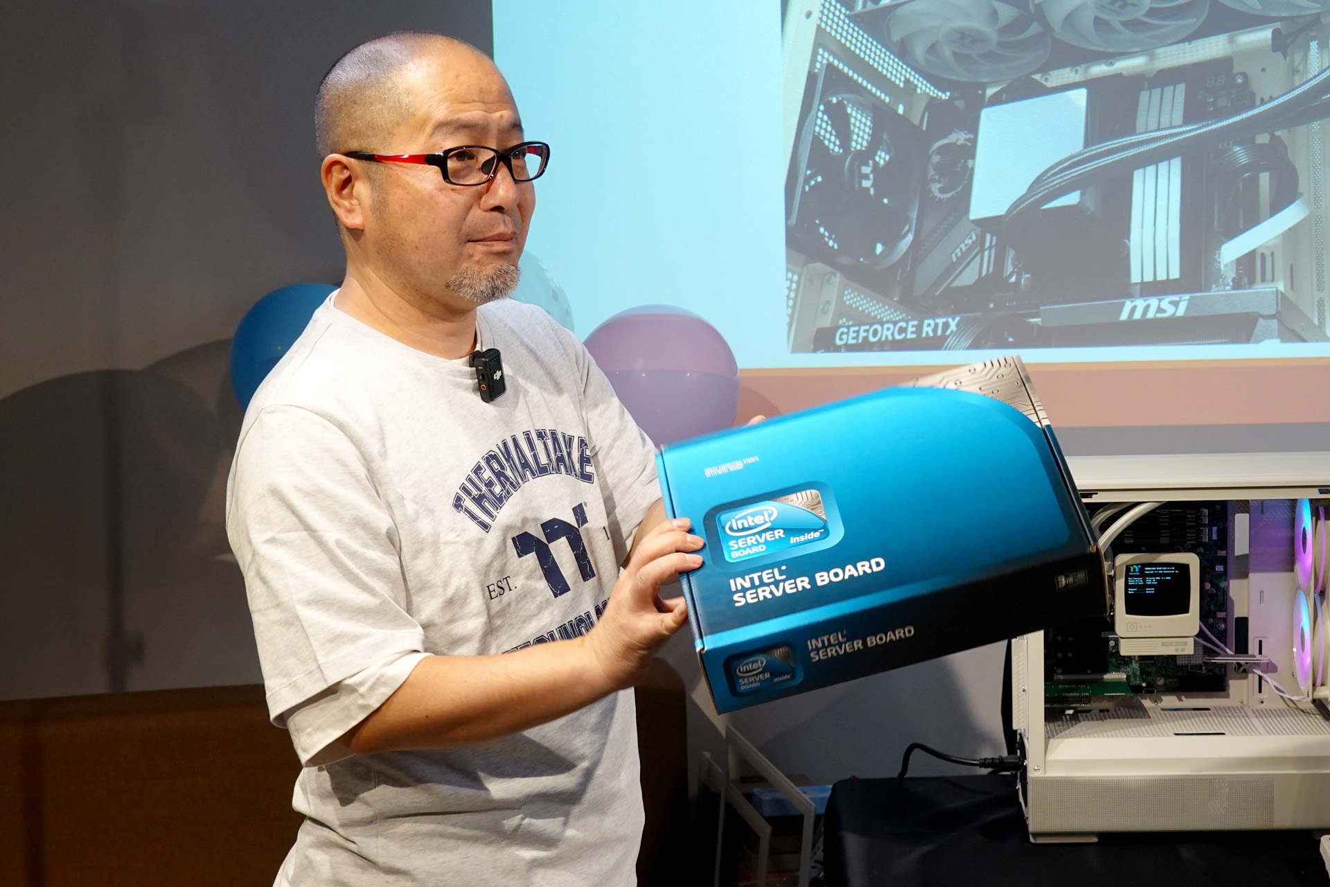 レトロテーマということでオリオスペック倉庫にあったサーバー向けIntelマザーボード（未開封品）を使ったという松澤店長