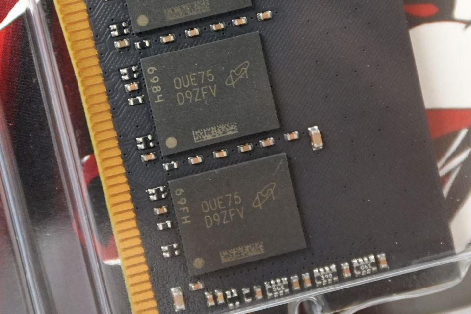 OCMEMORYオリジナルのDDR4-3200 32GBメモリキットが入荷、Micron製