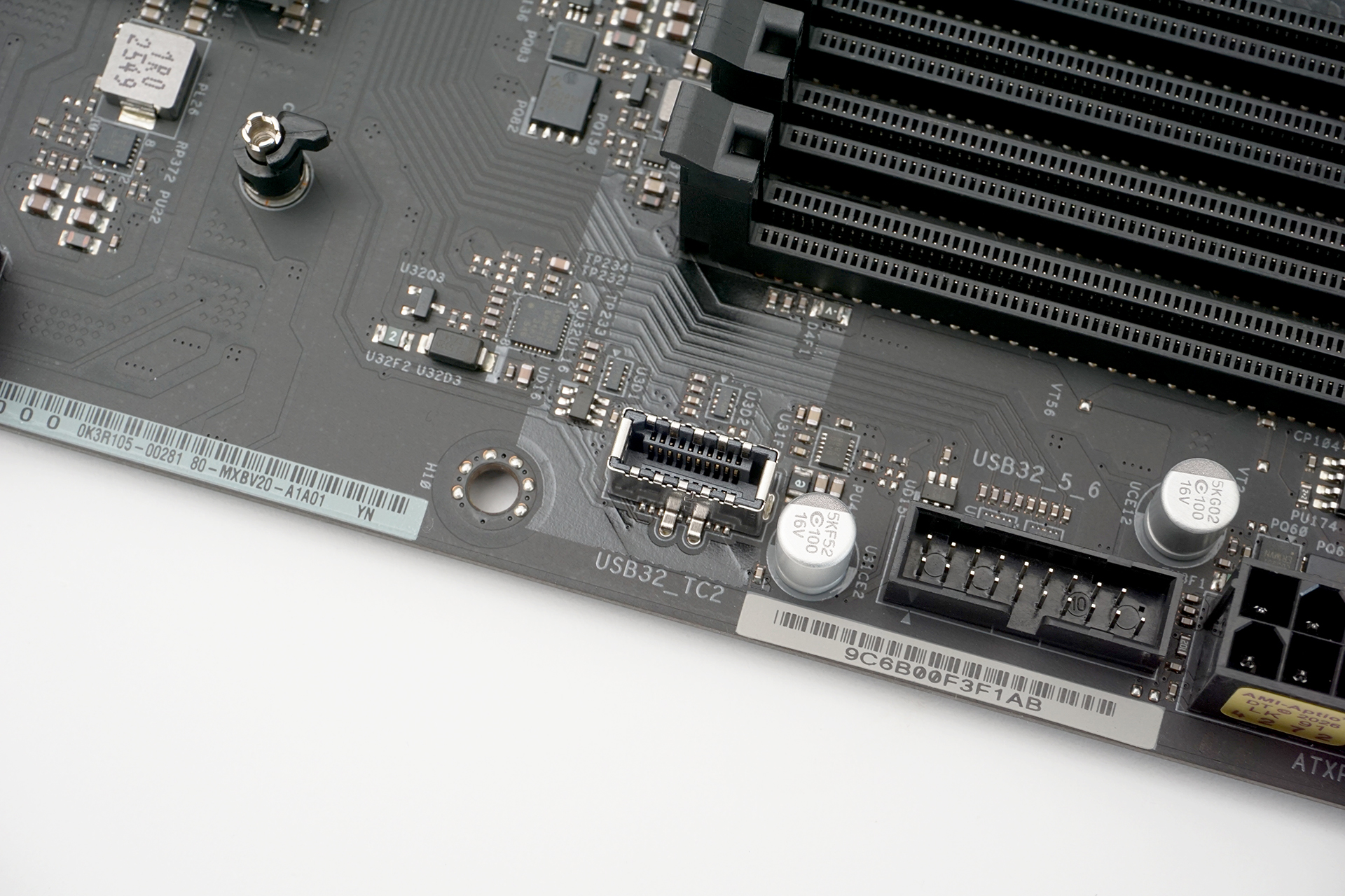 USB 5Gbps Type-C対応のピンヘッダーを備える。最新のPC自作には必須の装備だ