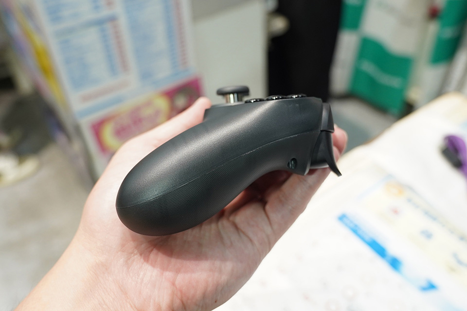 TMRスティック採用のPlayStation配列ゲームパッド「LEADJOY SABER PLUS
