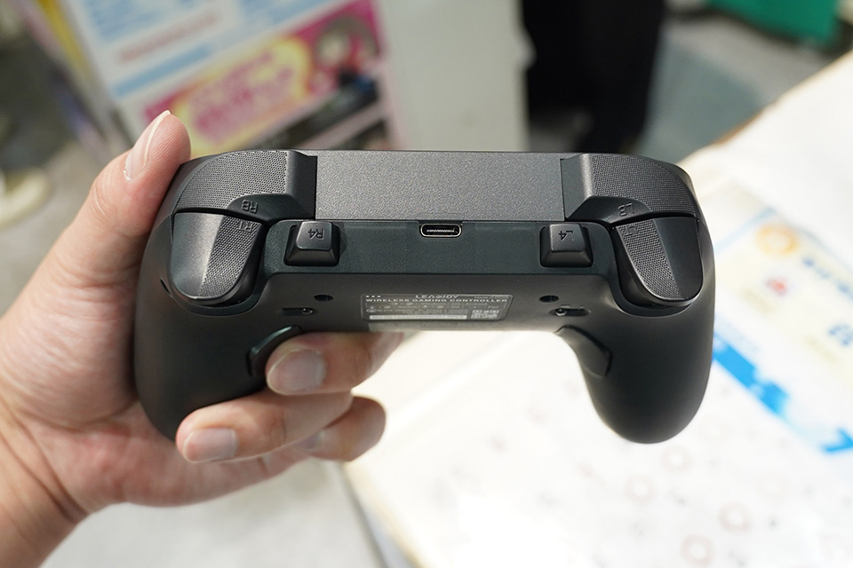 TMRスティック採用のPlayStation配列ゲームパッド「LEADJOY SABER PLUS