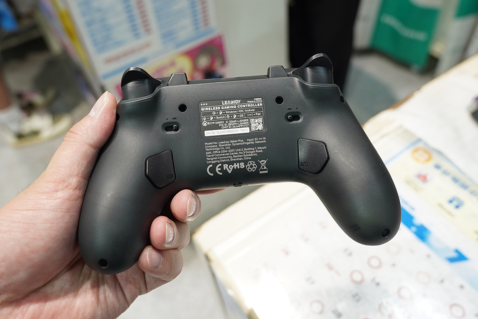 TMRスティック採用のPlayStation配列ゲームパッド「LEADJOY SABER PLUS