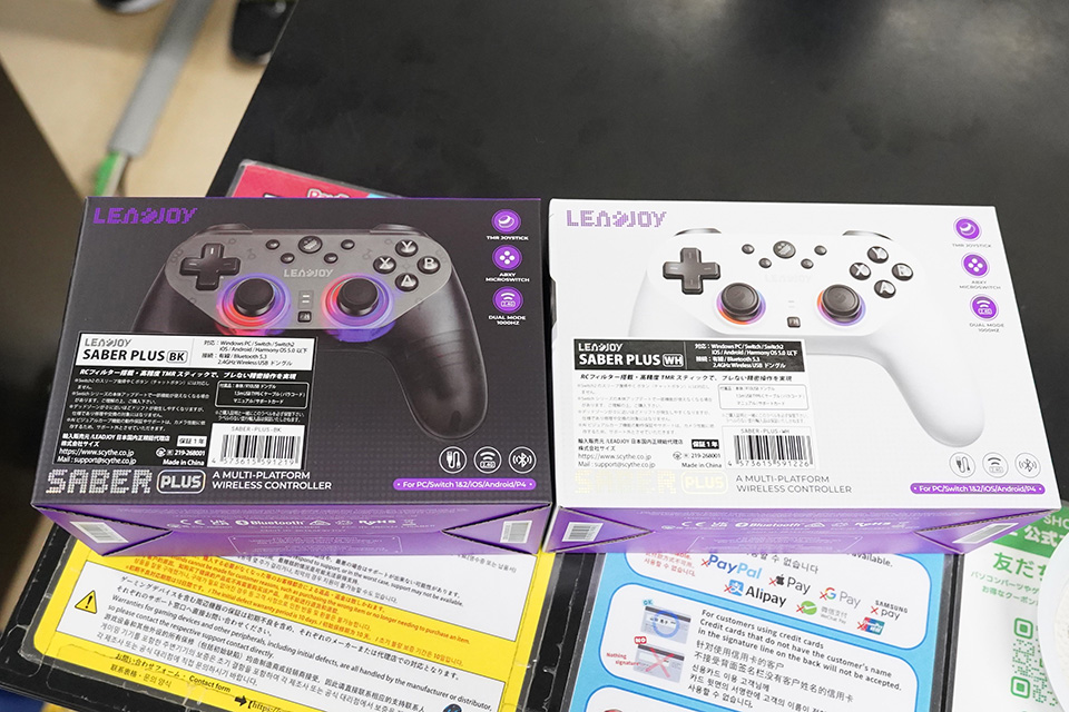 TMRスティック採用のPlayStation配列ゲームパッド「LEADJOY SABER PLUS