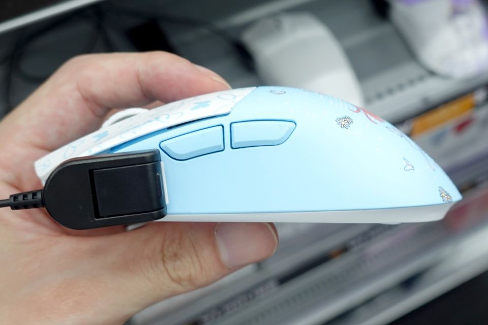 穴無し軽量ゲーミングマウス「WLMOUSE Beast G」が近日発売、アニメ
