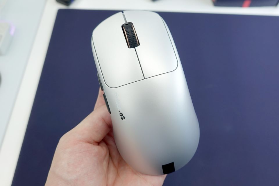 Pulsar×VAXEEコラボゲーミングマウス「FS-1」に新色“GT-Silver”登場