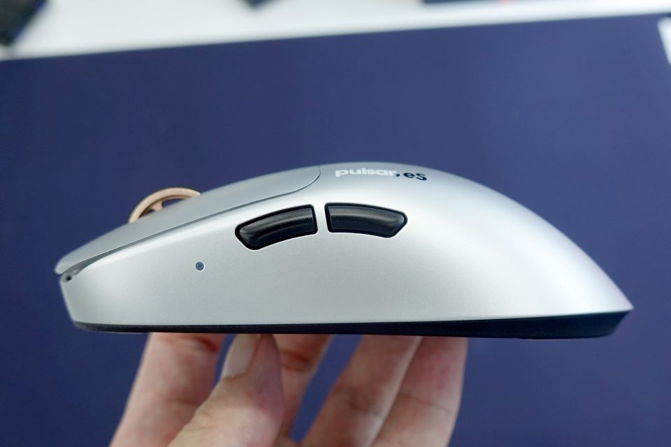 Pulsar×VAXEEコラボゲーミングマウス「FS-1」に新色“GT-Silver”登場