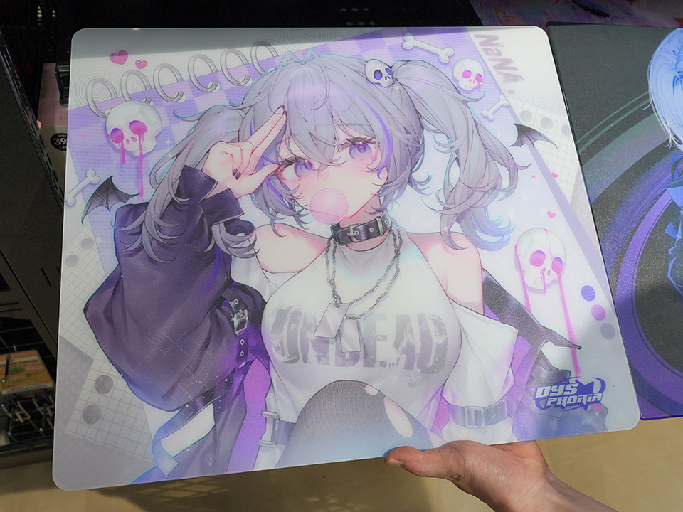 女性キャラが描かれたDYSPHORIAのガラスマウスパッドが3製品 - AKIBA