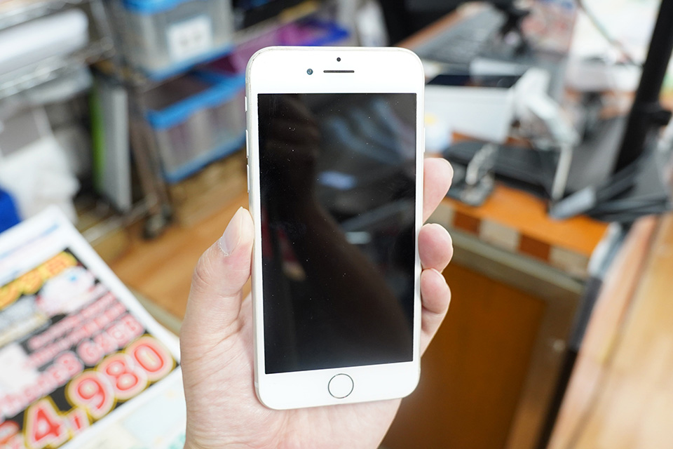 iPhone 8 64GB」が4,980円！保証なしのジャンク品セール - AKIBA PC