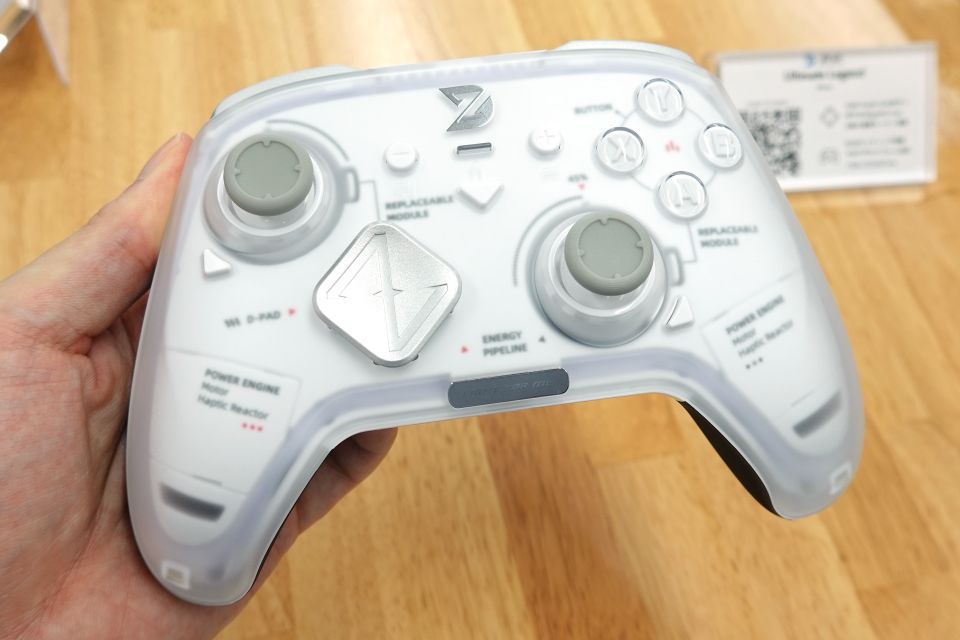 モジュラー設計でカスタムできるワイヤレスゲームパッド「ZD Gaming