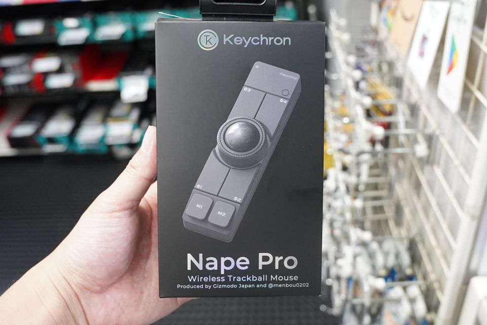 スリム形状でキーボードとも組み合わせやすいトラックボールマウス