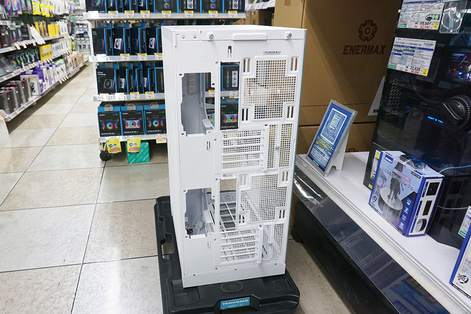 microATXマザーが2枚搭載できる巨大PCケース「CAPO X」がThermaltake