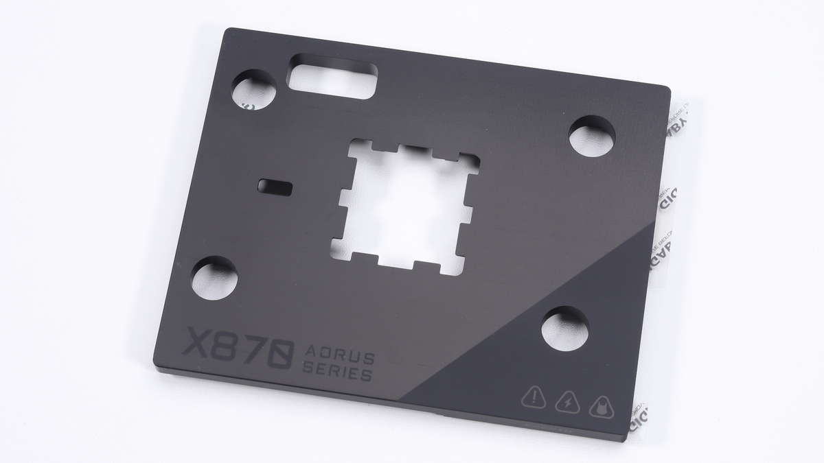 CPU Thermal Matrix。CPUソケット周辺をカバーするヒートシンク