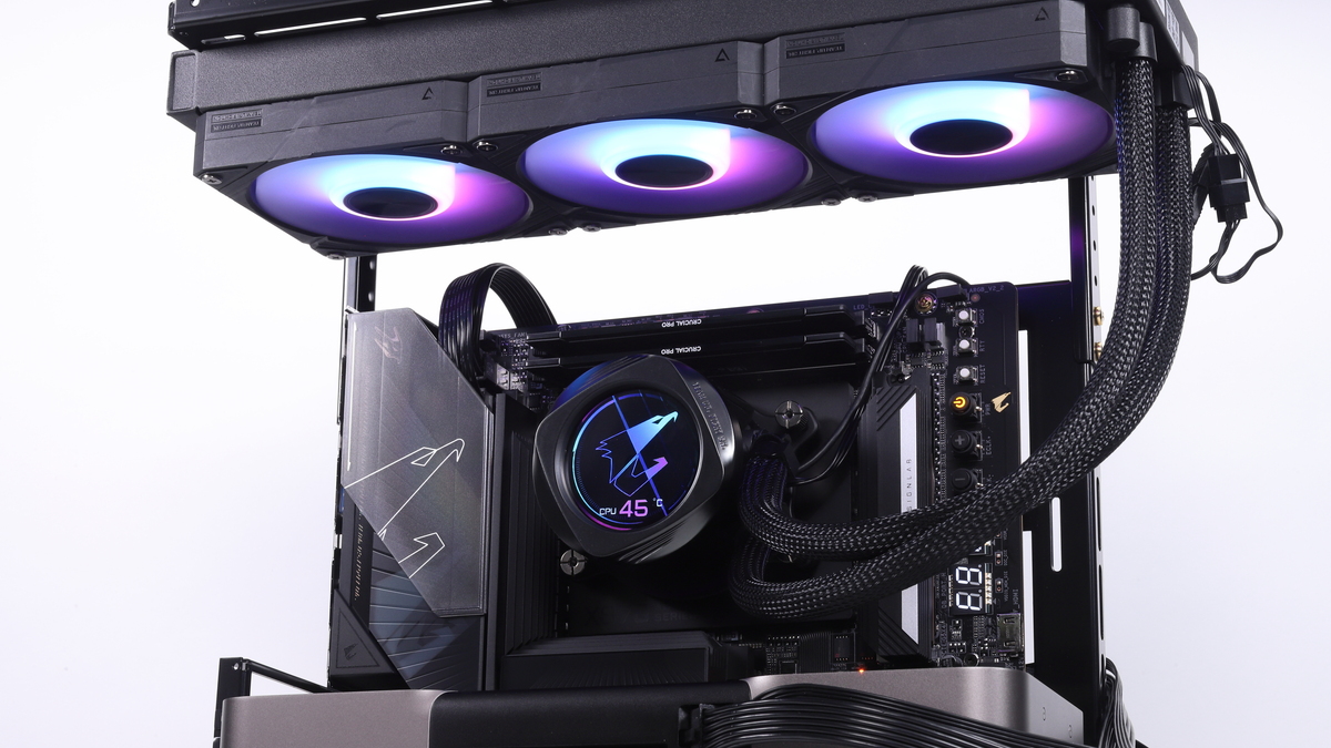 X870 AORUS INFINITYには、オプションパーツのCPU Thermal Matrixを取り付けている