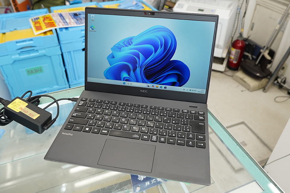 約868gのNEC製13.3インチ軽量ノートPCが42,800円！Core i7-10510Uや
