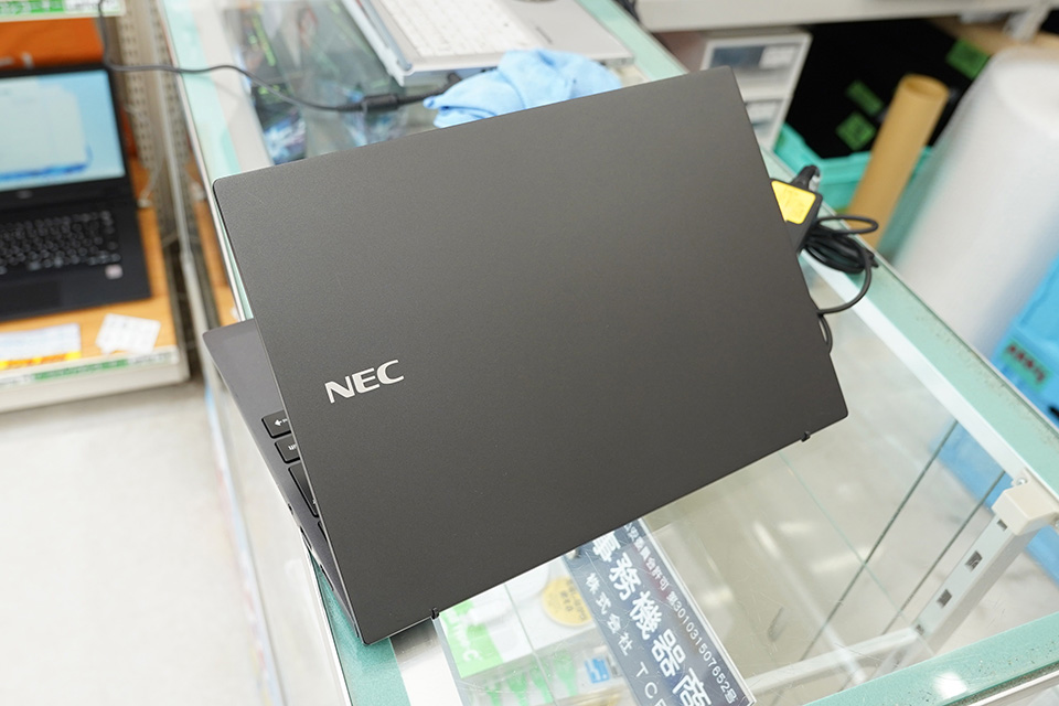 約868gのNEC製13.3インチ軽量ノートPCが42,800円！Core i7-10510Uや
