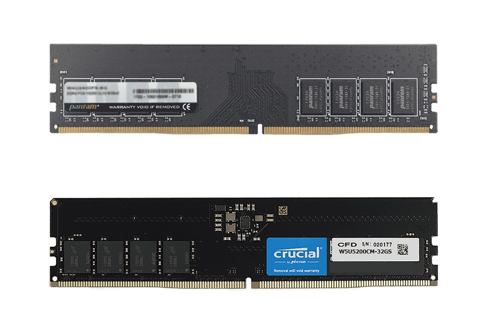DDR4メモリ(写真上)とDDR5メモリ(同下)。ぱっと見の判別は詳しい人でないと少々難しいかもしれない。物理的な形状に違いがあるため「無理矢理挿す」ことはできないようになっているが、互換性ももちろんないので買い間違いは要注意だ