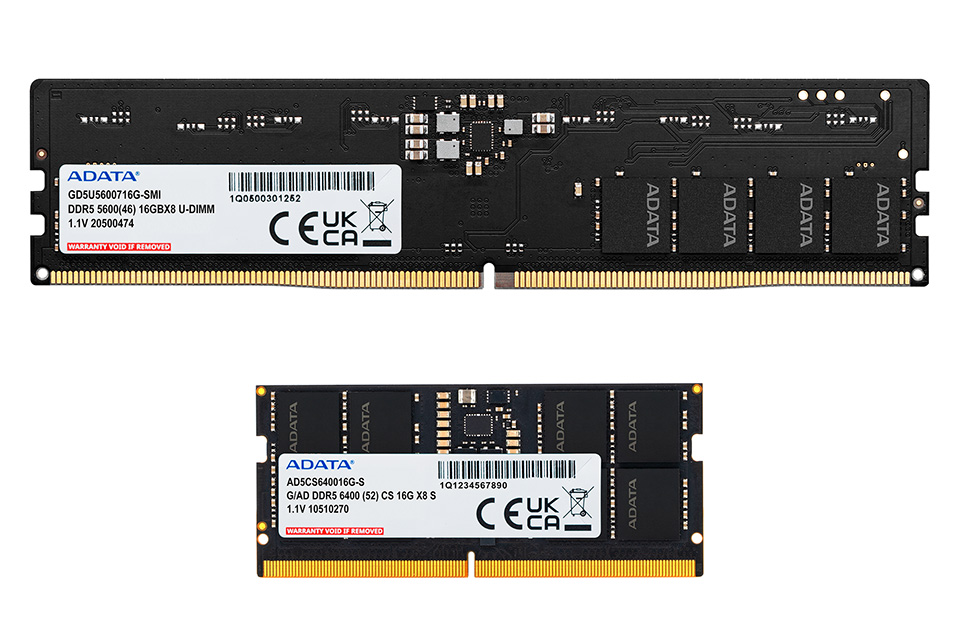DIMM(写真上)とSO-DIMM(同下)。SO-DIMMはDIMMの半分の幅で、金色の端子の数も異なる。もちろん互換性はない
