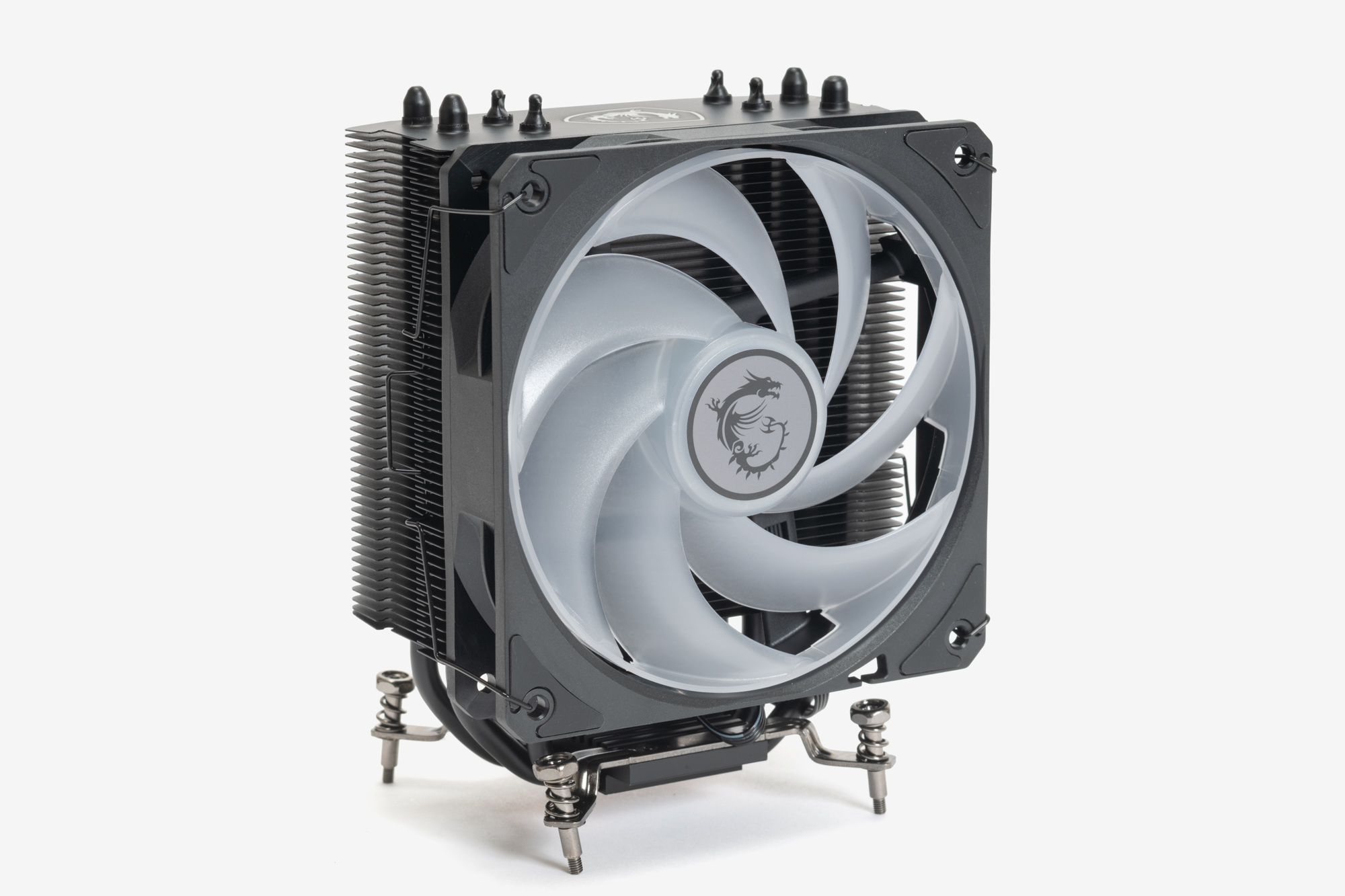 CPUクーラーはMSIのMAG COREFROZR AA13。12cm角ファン1基を搭載するサイドフロー型で冷却性と静音性のバランスがよく人気がある