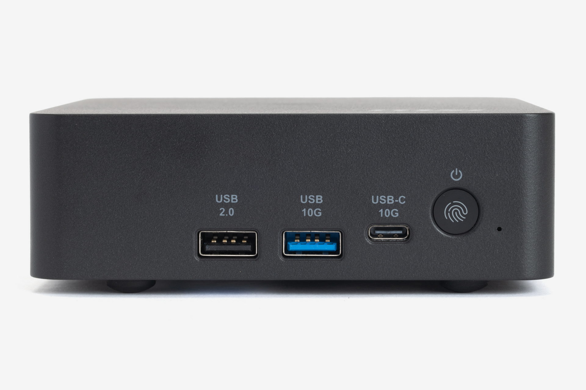 前面には、USB 10Gbps対応のType-AおよびType-Cコネクター、マウスやキーボードの接続で利用するUSB 2.0ポートなどを装備