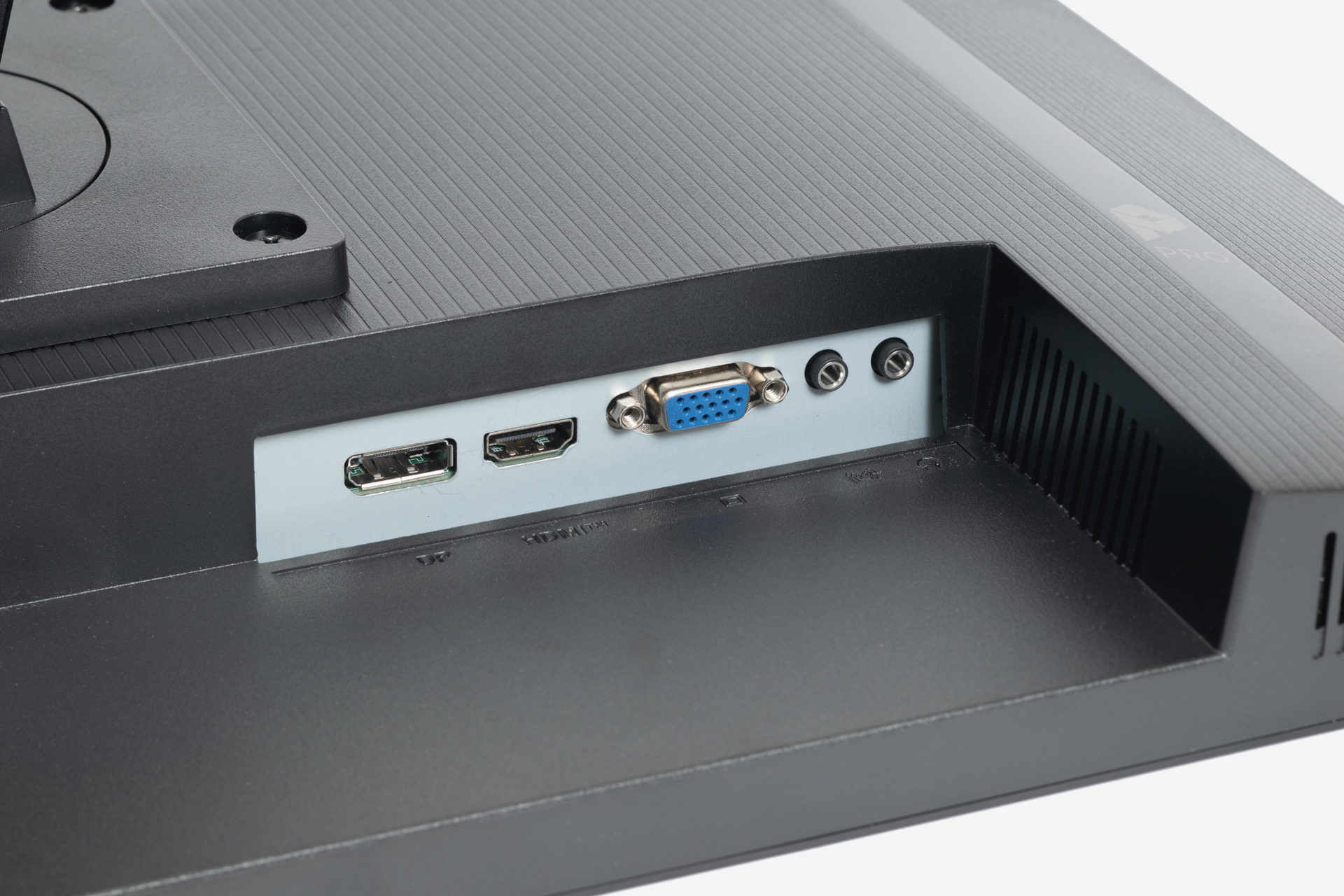 映像入力端子はDisplayPort、HDMI、Dsub 15ピンの3系統