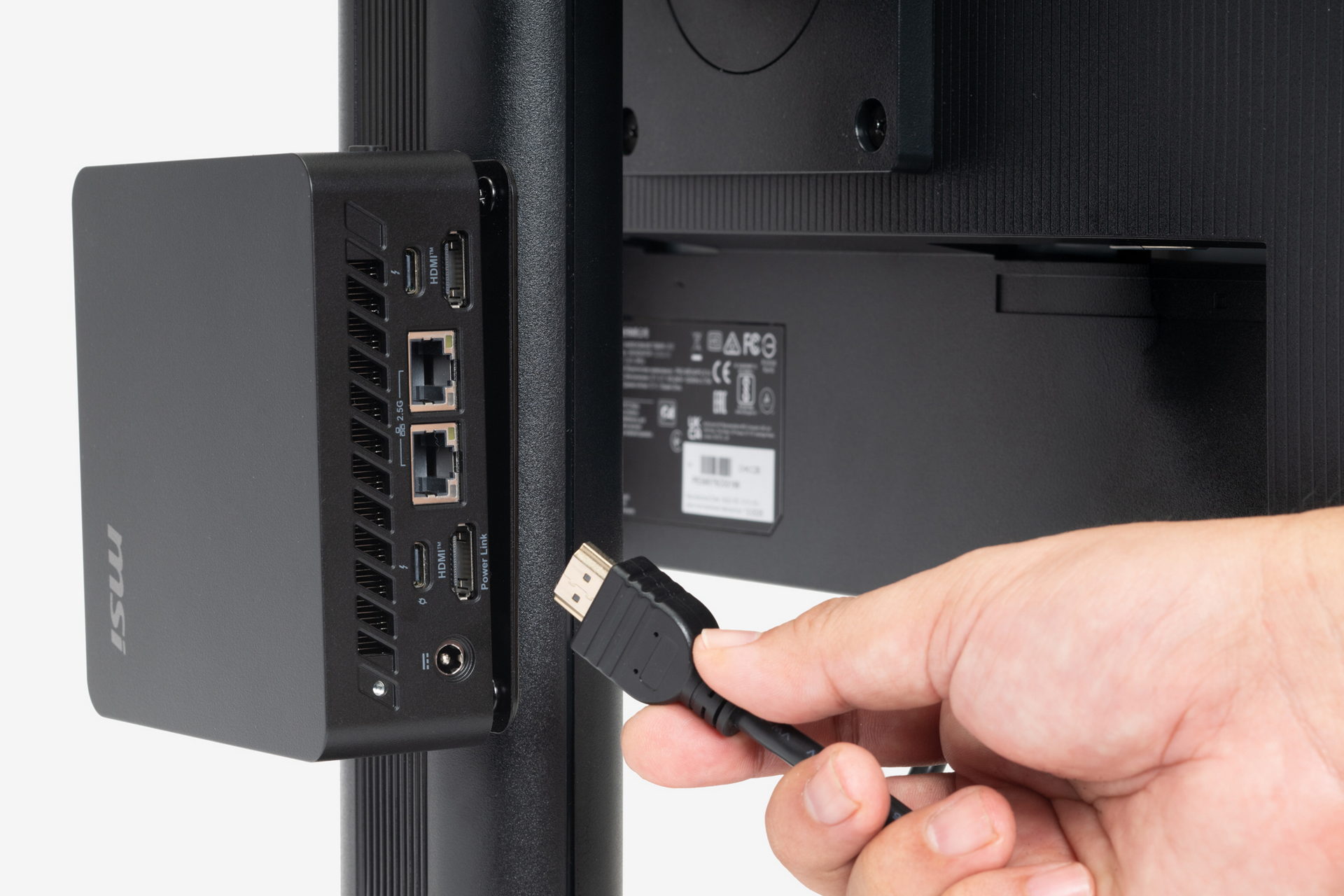 Cubi NUC AI+ 3MG-024JPの背面にある2基のHDMIポートのうち、「Power Link」と表記された側にHDMIケーブルを挿し