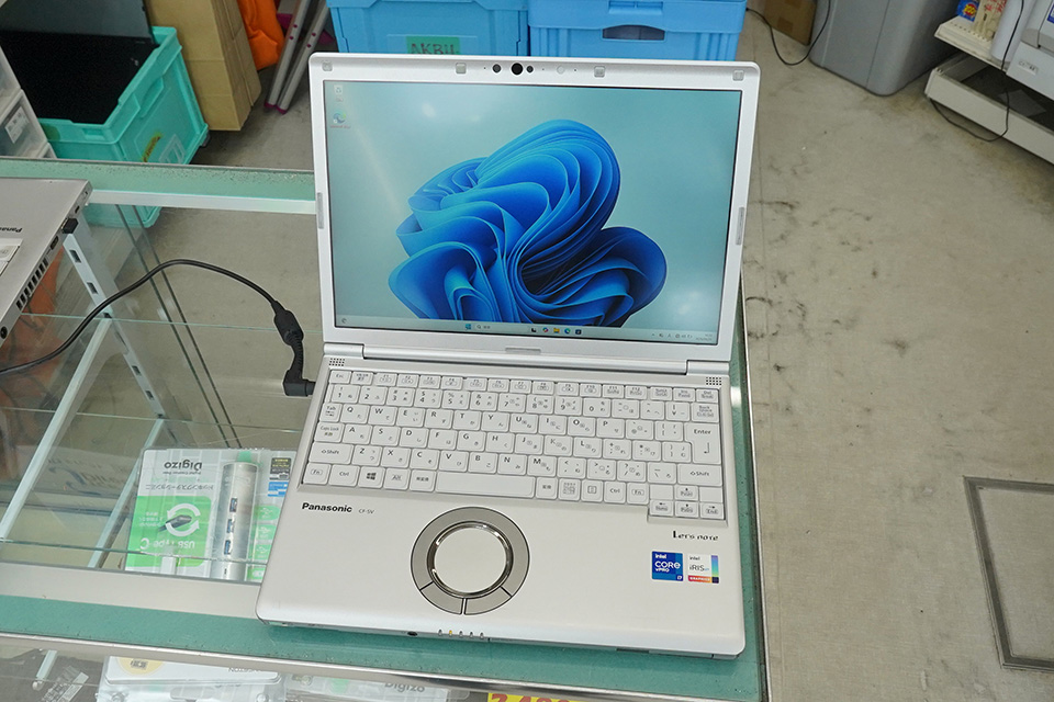 Core i7-1185G7/16GBメモリ/DVDマルチドライブ搭載の12.1型「Let's