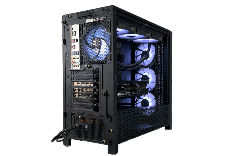 CORSAIR製PCケース採用のOZgaming製ゲーミングPCがソフマップに入荷