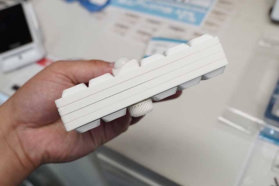 1Uトラックボールやロータリーエンコーダー搭載の分割キーボード自作