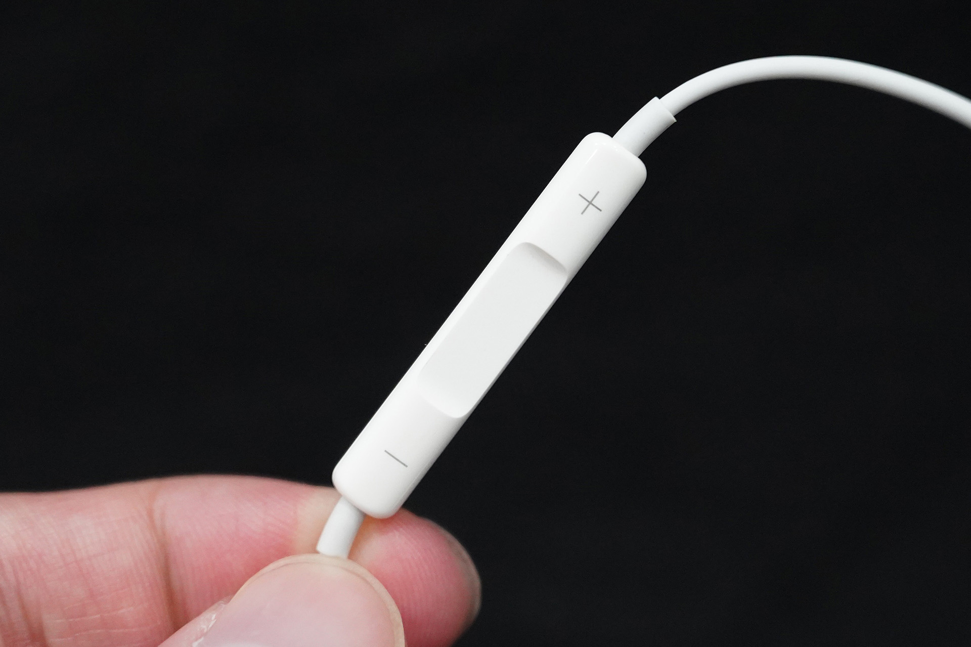 コントローラーの使い勝手が良く、ここ数年はずっと「EarPods」を使っていた。