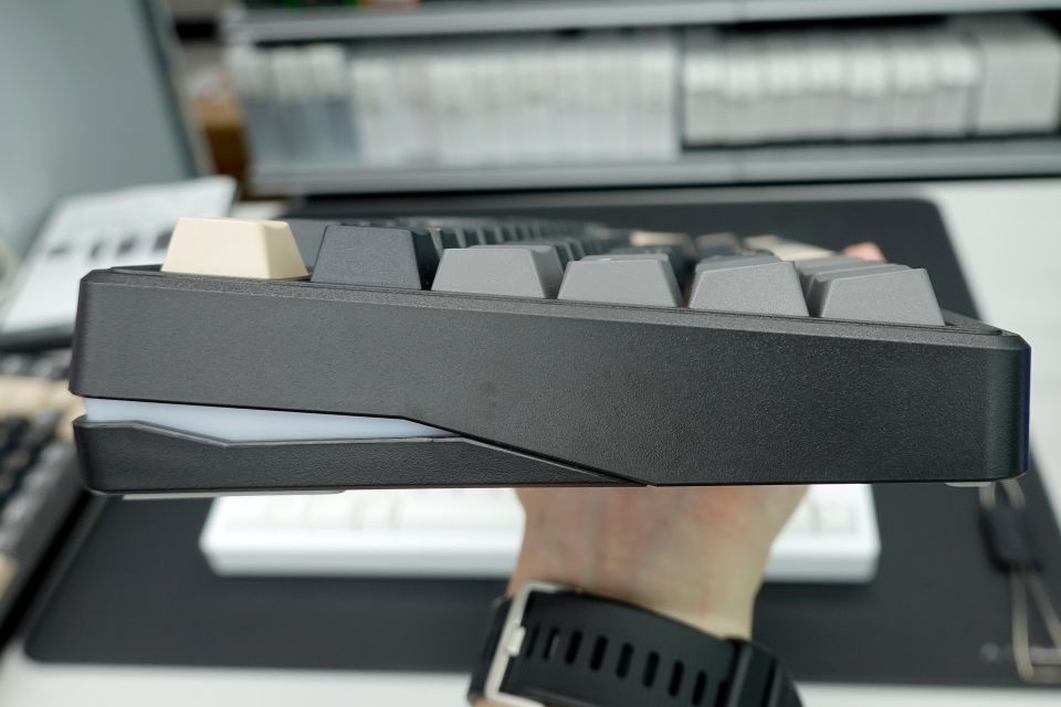 SmackApeの日本語ワイヤレスメカニカルキーボード「IMPACT 80 Ultra