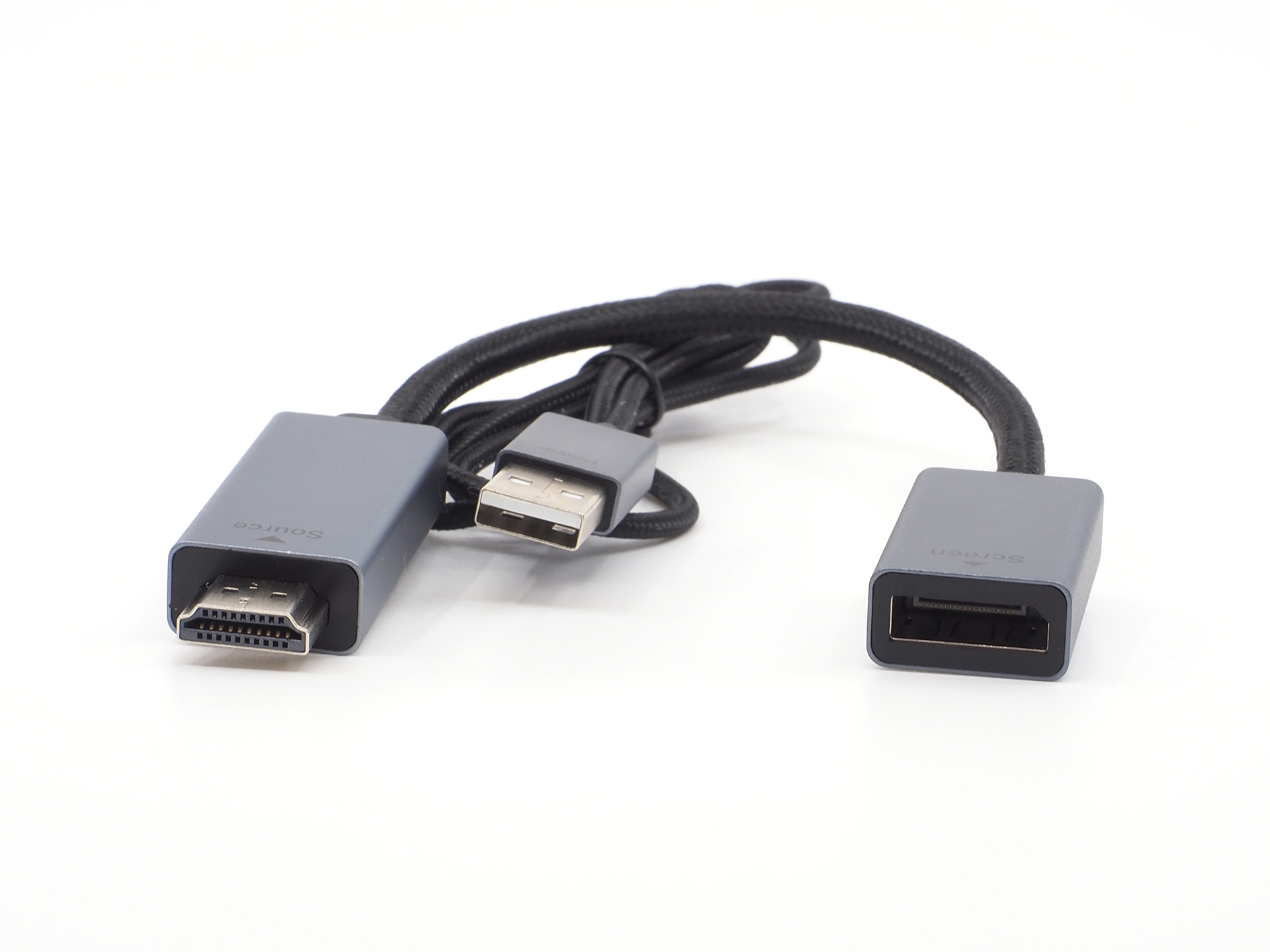 HDMI to DisplayPort変換アダプターには電源としてUSB Type-Aも用意されています。単方向、アクティブ方式のケーブルです
