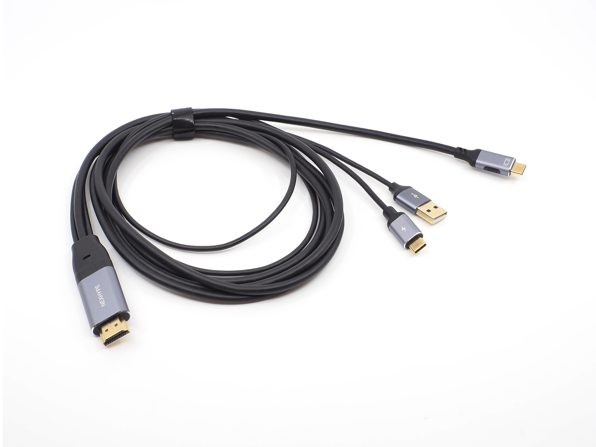 HDMI to USB Type-C変換ケーブル。変換ケーブルの類の中でもかなり特殊な構造です