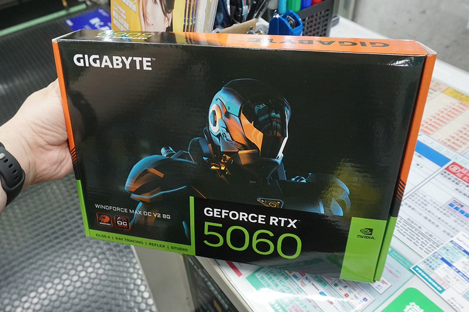 【美品】GeForce RTX 5060 WINDFORCE MAX OC 8G 長さ199mmの「GeForce RTX 5060 WINDFORCE MAX OC V2 8G」がGIGABYTE