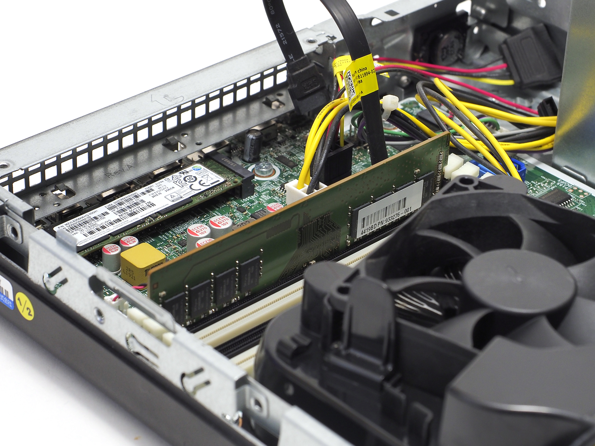 小型で内部の密度が高いPCだと、メモリの高さに制限がある場合も。ハデなものを選ぶ必要はない。スタンダードなメモリを選ぼう